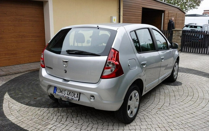 Dacia Sandero cena 15900 przebieg: 111000, rok produkcji 2011 z Dobrodzień małe 137